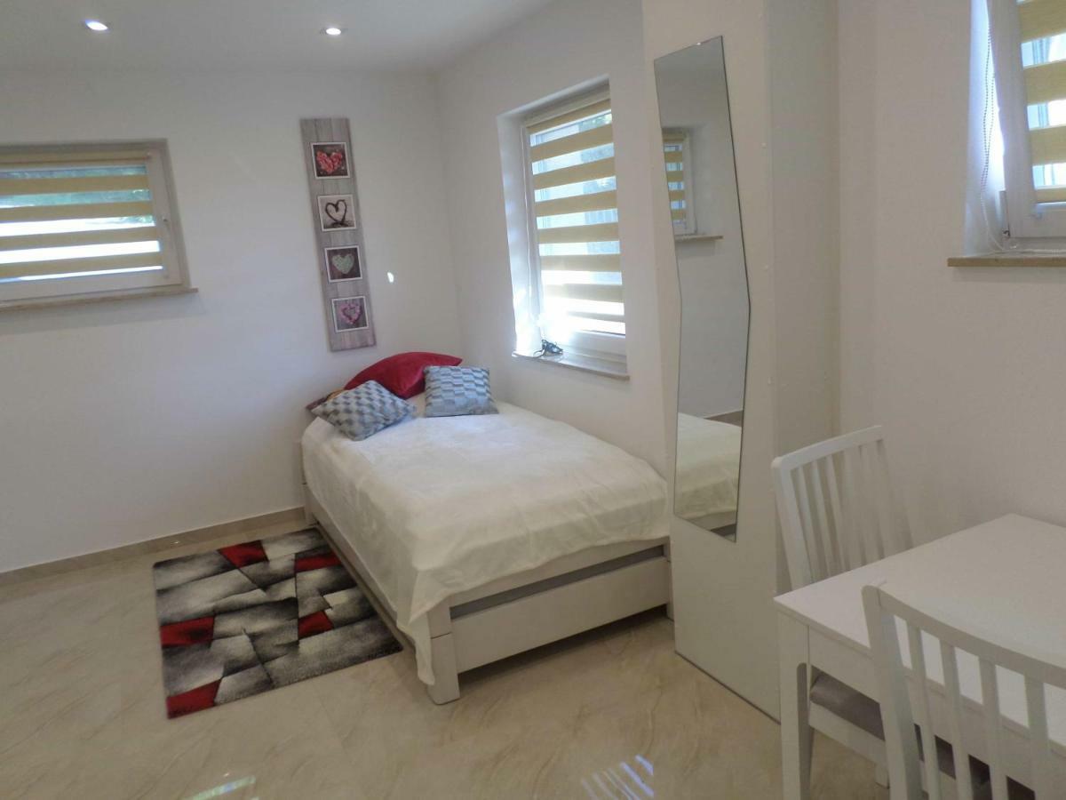1 Zi. Apartment Naehe Flughafen/Messe Stuttgart 24H Waldenbuch 外观 照片